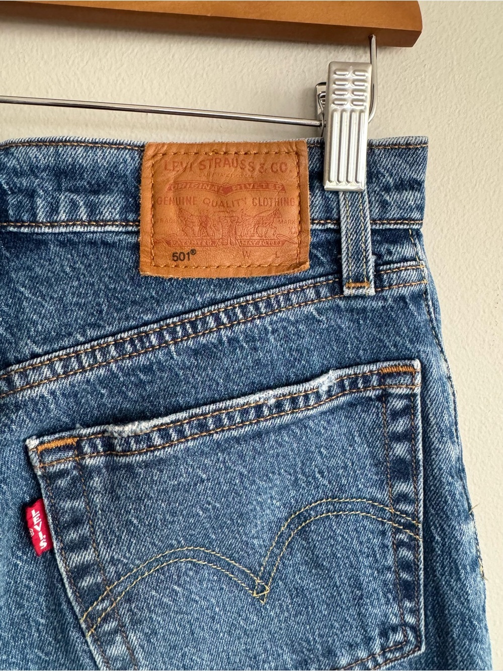 LEVIS 501s Original Cropped Womens W24 L26 Denim Jeans - Picture 4 of 16